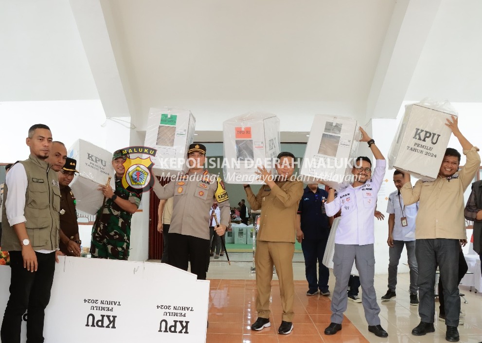 Kapolresta Ambon Hadiri Pelepasan Distribusi Logistik Pemilu 2024 Kota Ambon