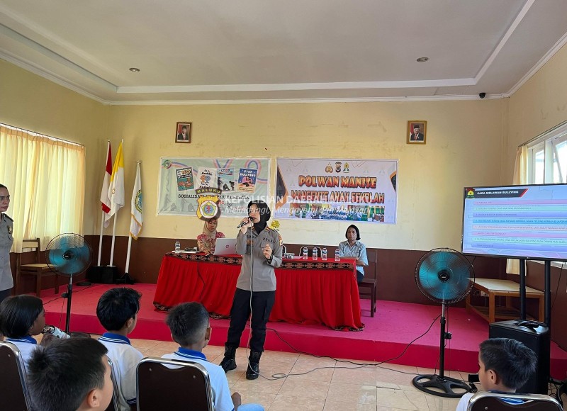 Polwan Polda Maluku Kembali Sosialisasi Bahaya Kasus Bullying dan Kekerasan Seksual di SD Xaverius Ambon