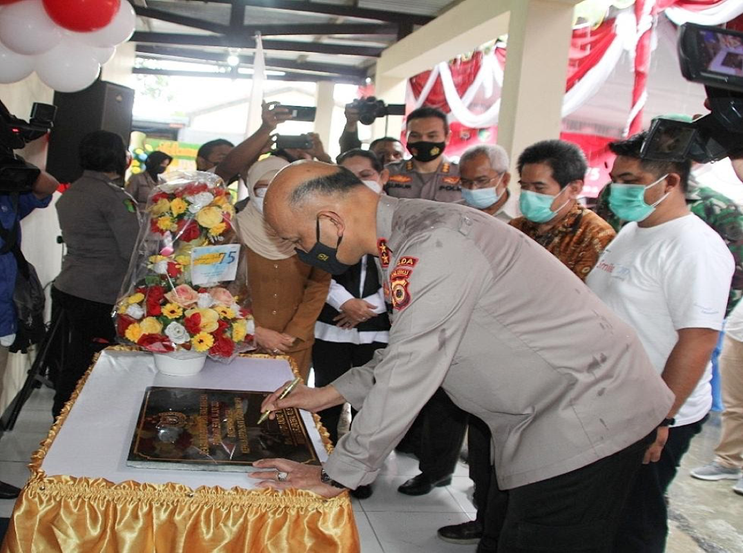 HUT Dokkes Polri Ke-75 Tahun 2021, Kapolda Maluku Resmikan Ruangan ICU, PCR dan Pemulasan Jenazah Rumkit Bhayangkara TK III Ambon.