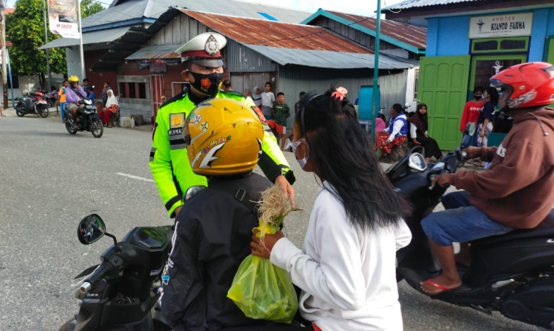 Sat Lantas Polres Kepulauan Aru Ajak Pengendara Tertiba Lalu Lintas Dan Prokes