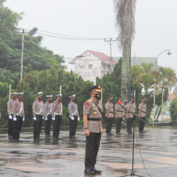 Peringati Hari Bhayangkara Ke 75, Wakapolda Maluku Pimpin Ziarah Tabur Bunga Di Taman Makam Pahlawan