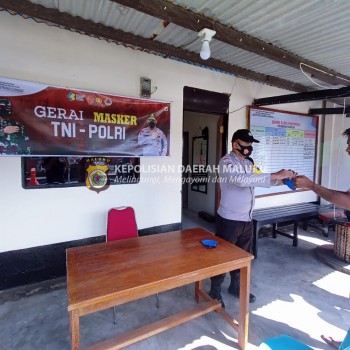 Kegiatan Gerai Masker gratis Polres Kepulauan Tanimbar kepada masyarakat terus dilaksanakan