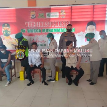 Gandeng Muhammadiyah, Polda Maluku Vaksinasi 308 Orang Warga