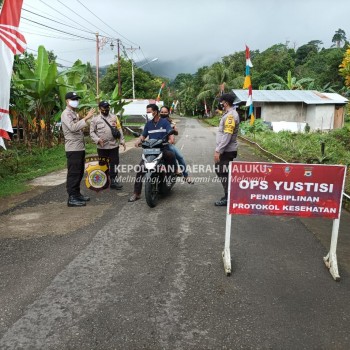 Ops Yustisi Pendisiplinan Protokol Kesehatan oleh personel Polsek Leitimur Selatan