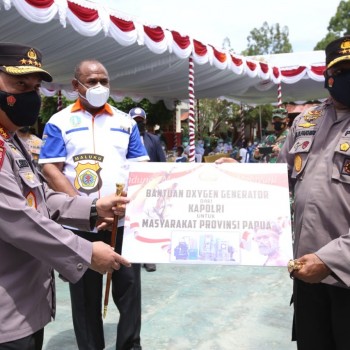 Kapolri Serahkan Oksigen Generator Bantu Penanganan Covid-19 di Papua