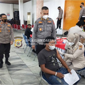 Hari Ini Polda Maluku Vaksin 1.054 Orang di Ambon