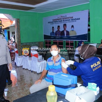 Polres Maluku Tengah Gelar Vaksinasi Serentak Pesantren Dan Rumah Ibadah