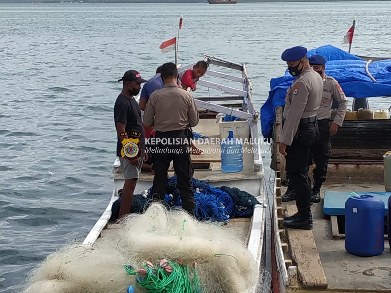 Sambangi Kapal Motor, Sat Polairud Polres Tanimbar Imbau Perhatikan Keselamatan Pelayaran dan Patuh