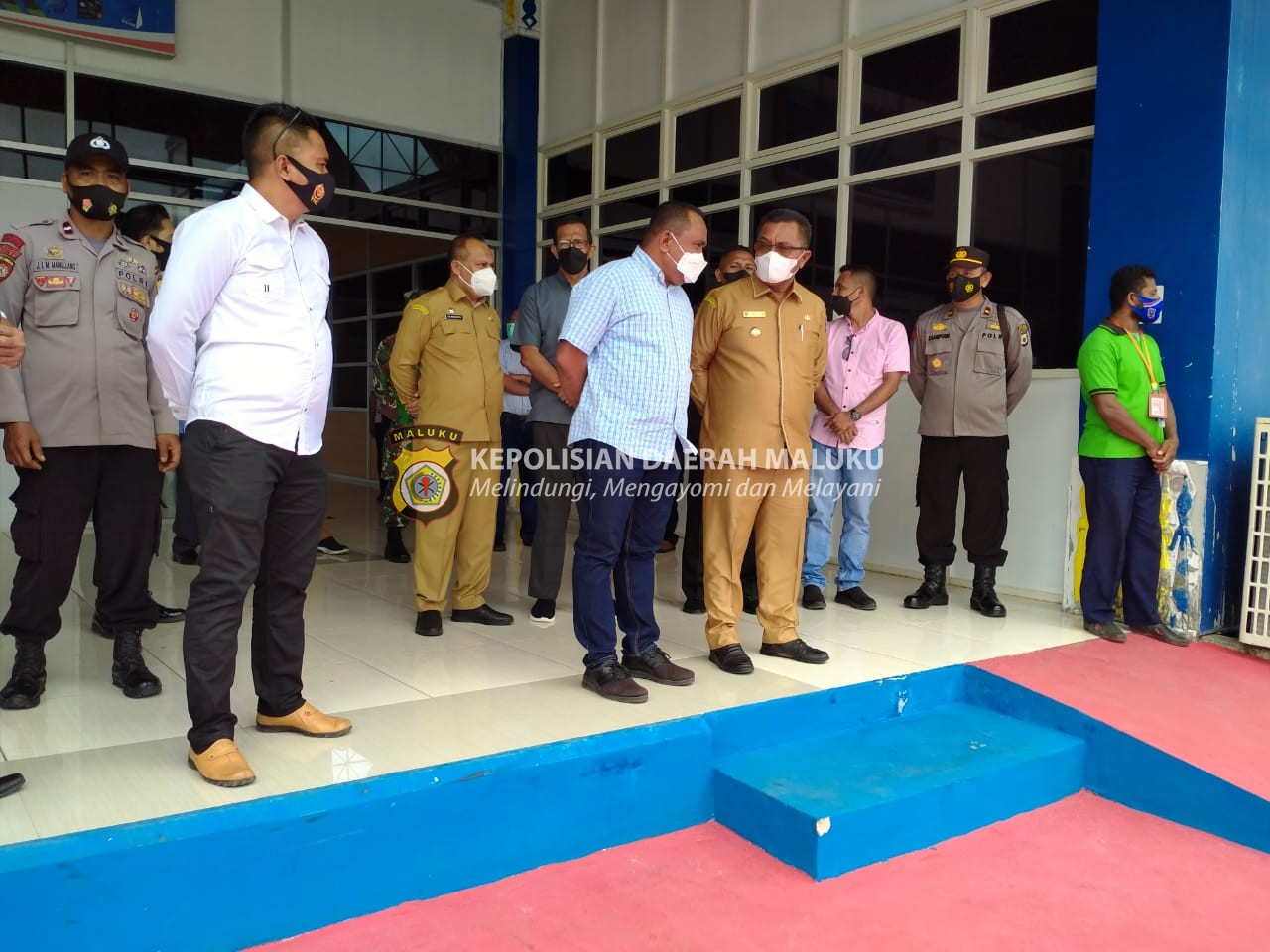 Polsek Wertamrian Polres Tanimbar amankan kedatangan Uskup Diosis Amboina di Bandara Mathilda Batlay