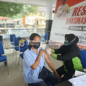 147 Warga Kembali Mendatangi Gerai Vaksinasi Presisi Polda Maluku