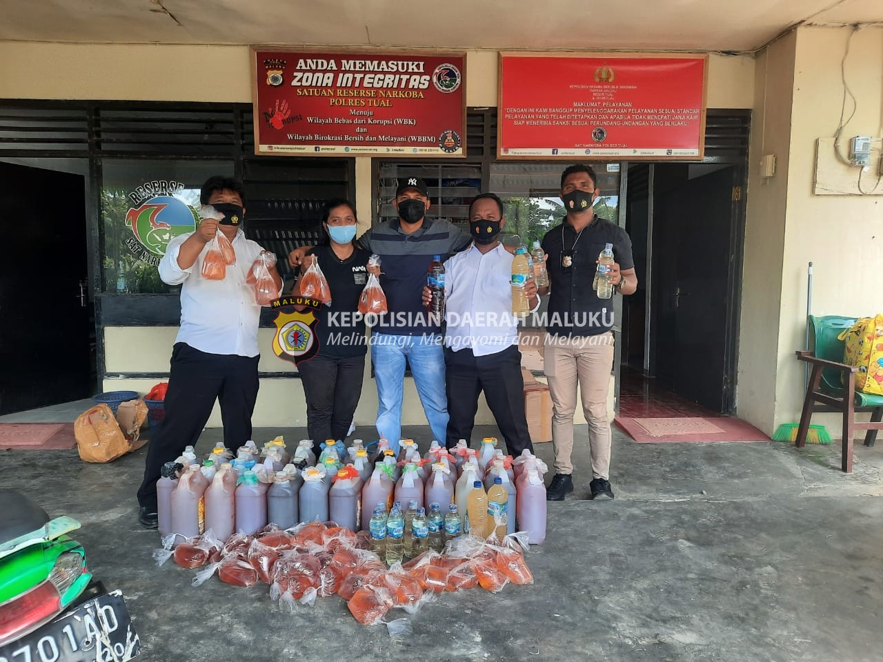 Polres Tual Tangkap Ratusan Miras Lokal di Pelabuhan Tual