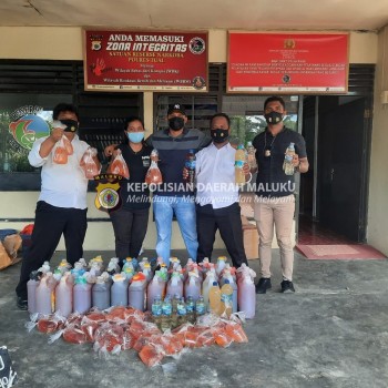 Polres Tual Tangkap Ratusan Miras Lokal di Pelabuhan Tual