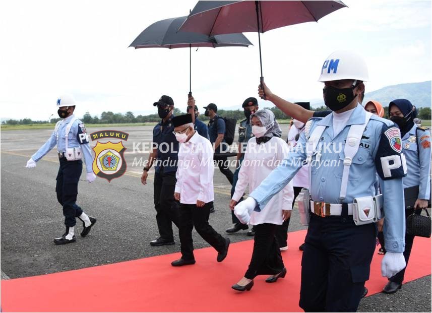 Kapolda Maluku Jemput Wakil Presiden RI di Bandara Pattimura Ambon