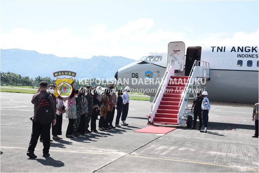 Wakil Presiden Terbang ke Papua, Diantar Kapolda Maluku di Bandara Pattimura Ambon