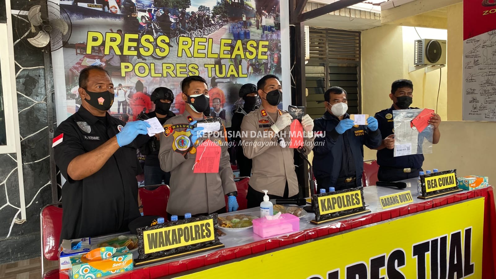 Kapolres Tual Pimpin Giat Press Release, Ungkap Penyitaan 35,26 Gram Narkoba Jenis Tembakau Sintetis.