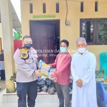 Ditbinmas Polda Maluku Menyalurkan Bansos ke Pondok Pesantren dan Panti Asuhan