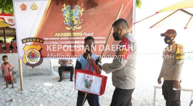 Alumni Akabri 1999 Peduli, Polres Tanimbar dan TNI gelar Vaksinasi dan Baksos di Pulau Matakus