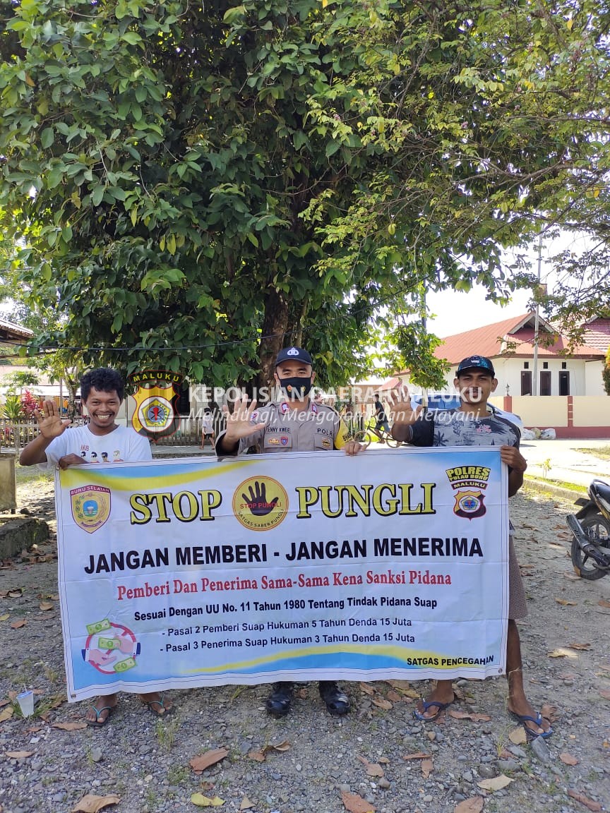 Bhabinkamtibmas Desa Labuang Polsek Namrole Melaksakan Giat Sosialisasi Saber Pungli