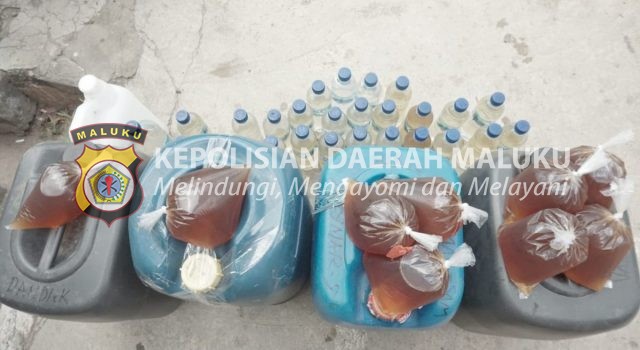 121, 8 liter Miras tradisonal jenis Sopi dan 6 liter anggur merah diamankan petugas Operasi Pekat Siwalima 2021, Polres Tanimbar dihari pertama