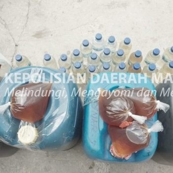 121, 8 liter Miras tradisonal jenis Sopi dan 6 liter anggur merah diamankan petugas Operasi Pekat Siwalima 2021, Polres Tanimbar dihari pertama