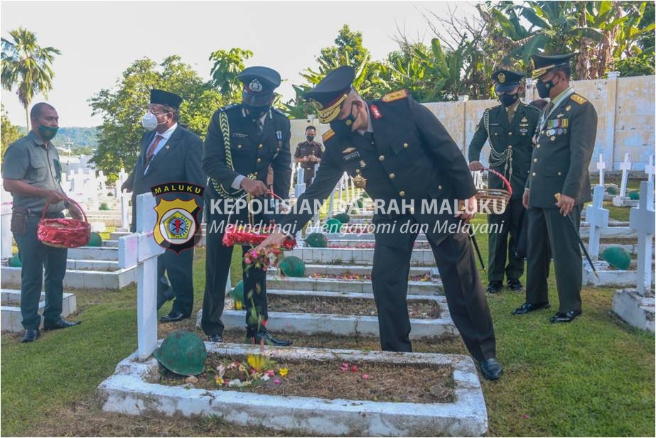 Kapolda Maluku Hadiri Upacara Hari Pahlawan di TMP Kapahaha