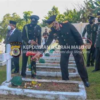 Kapolda Maluku Hadiri Upacara Hari Pahlawan di TMP Kapahaha