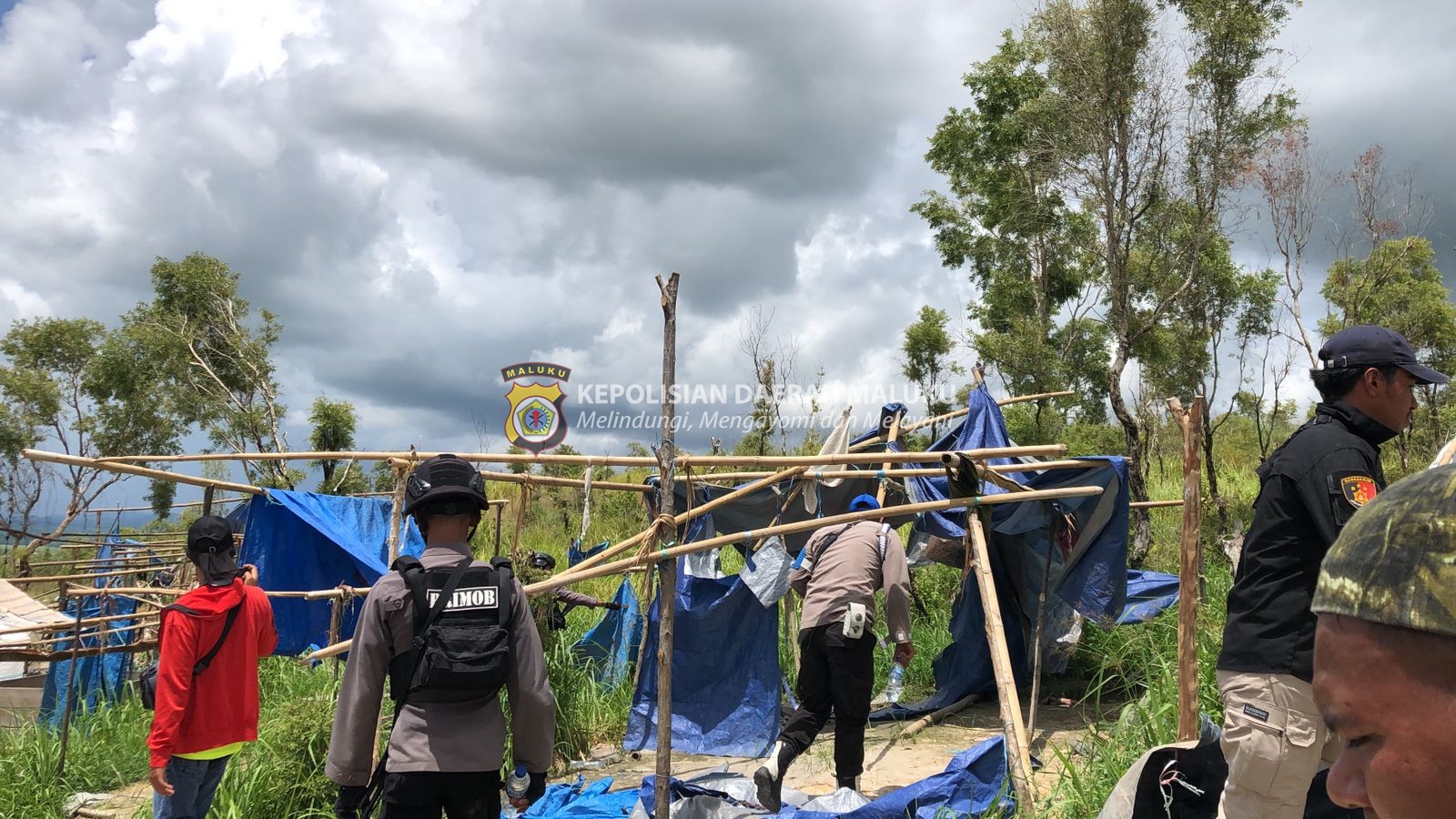 Polres Buru Melaksanakan Penertiban Lokasi Peti Gunung Botak