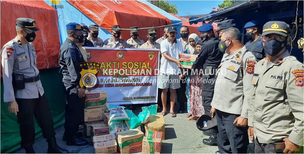 Biro SDM Polda Maluku Salurkan Bantuan untuk Korban Kebakaran Soabali