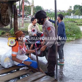 Bagikan Masker Gratis Kepada Masyarakat Brimob Kompi 4 Batalyon A Pelopor Peduli Kesehatan Masyarakat