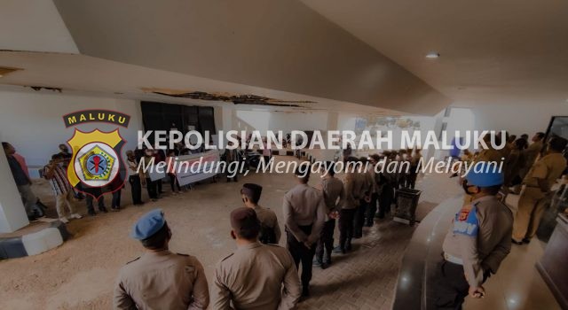 Pastikan aman, Polres Tanimbar amankan aksi damai warga desa Lermatang di kantor DPRD Tanimbar