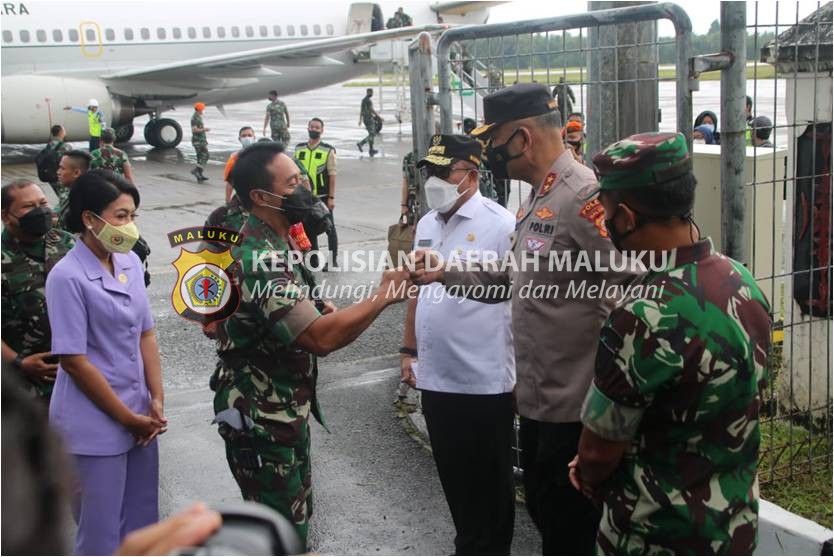 Kapolda Maluku Jemput Panglima TNI di Bandara Pattimura Ambon