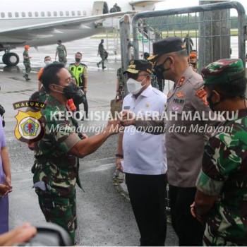 Kapolda Maluku Jemput Panglima TNI di Bandara Pattimura Ambon