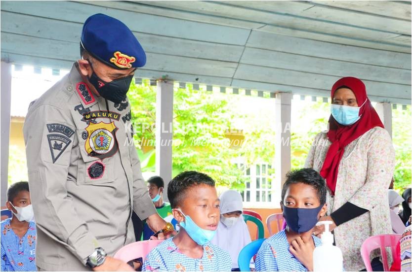 Dansat Brimob Maluku Tinjau Langsung Kegiatan Akselerasi Percepatan Vaksinasi Covid-19