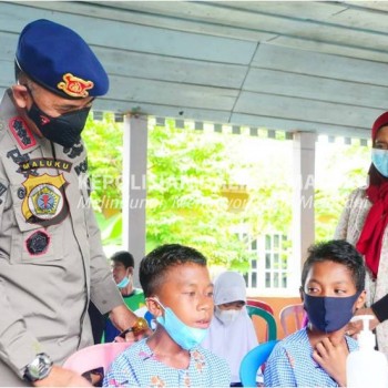 Dansat Brimob Maluku Tinjau Langsung Kegiatan Akselerasi Percepatan Vaksinasi Covid-19