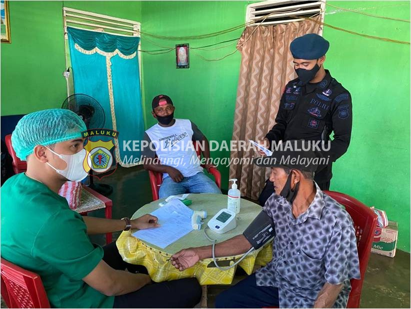 Target Herd Immunity, Brimob Maluku Lakukan Akselerasi Percepatan Vaksinasi Covid-19 di Desa Tulehu