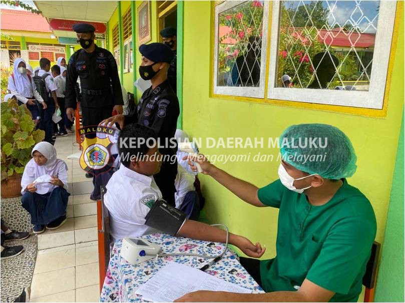 Brimob Maluku Akselerasi Vaksinasi Covid - 19 Pelajar