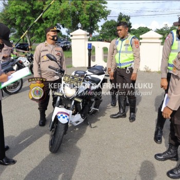 Cek Ranmor Dinas, Kabag Log Polres Kepulauan Tanimbar Ingatkan Personil Rawat Kendaraan Guna Dukung Pelayanan Masyarakat