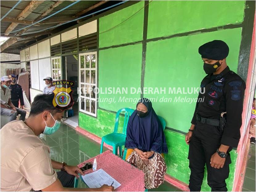 Brimob Maluku kebut Vaksinasi Covid-19 di Desa Liang