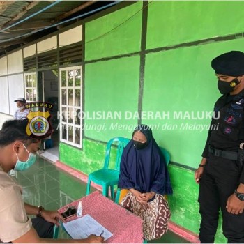 Brimob Maluku kebut Vaksinasi Covid-19 di Desa Liang