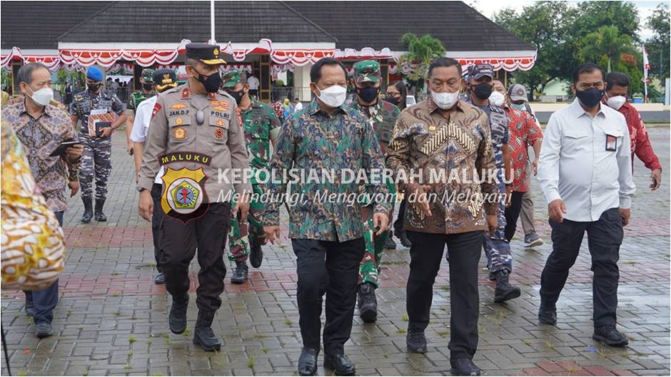 Mendagri Tinjau Vaksinasi Covid-19 di Lapangan Merdeka