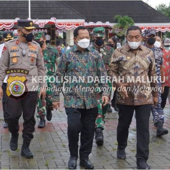 Mendagri Tinjau Vaksinasi Covid-19 di Lapangan Merdeka