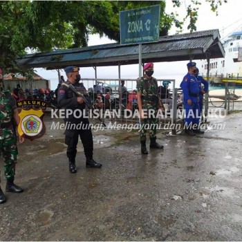 Petugas Gabungan Pantau Kegiatan Masyarakat di Pelabuhan Jelang Tahun Baru