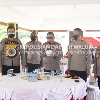 Kapolri Pantau Vaksinasi Massal, Diikuti Wakapolda Maluku dari Lapangan Merdeka