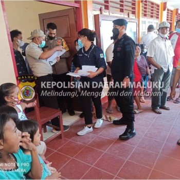 Dukung Pencapaian Vaksin, Brimob Turun Tangan Bantu Tenaga Kesehatan