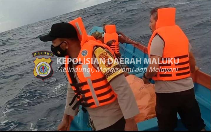 Dihantam Gelombang, Longboat Berpenumpang 15 Orang Tenggelam