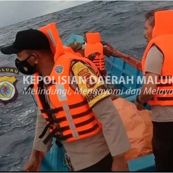 Dihantam Gelombang, Longboat Berpenumpang 15 Orang Tenggelam