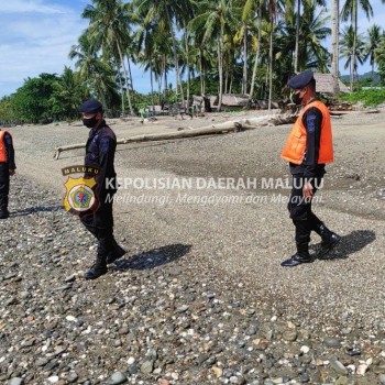 Brimob Maluku Laksanakan Patroli Pencarian dan Pertolongan Antisipasi Cuaca Buruk