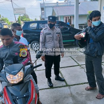 Sat Binmas Polres Buru Berikan Himbauan Pelaksanaan Vaksin Kepada Masyarakat