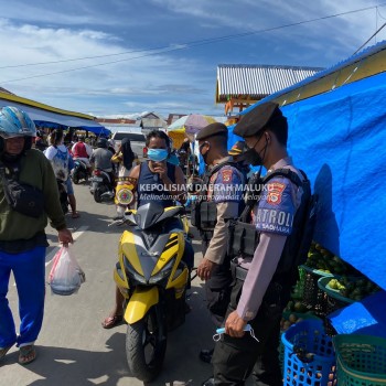 Dorong Percepatan Vaksinasi, Sat Samapta Polres Buru Gencar Lakukan Himbauan Disela Patroli