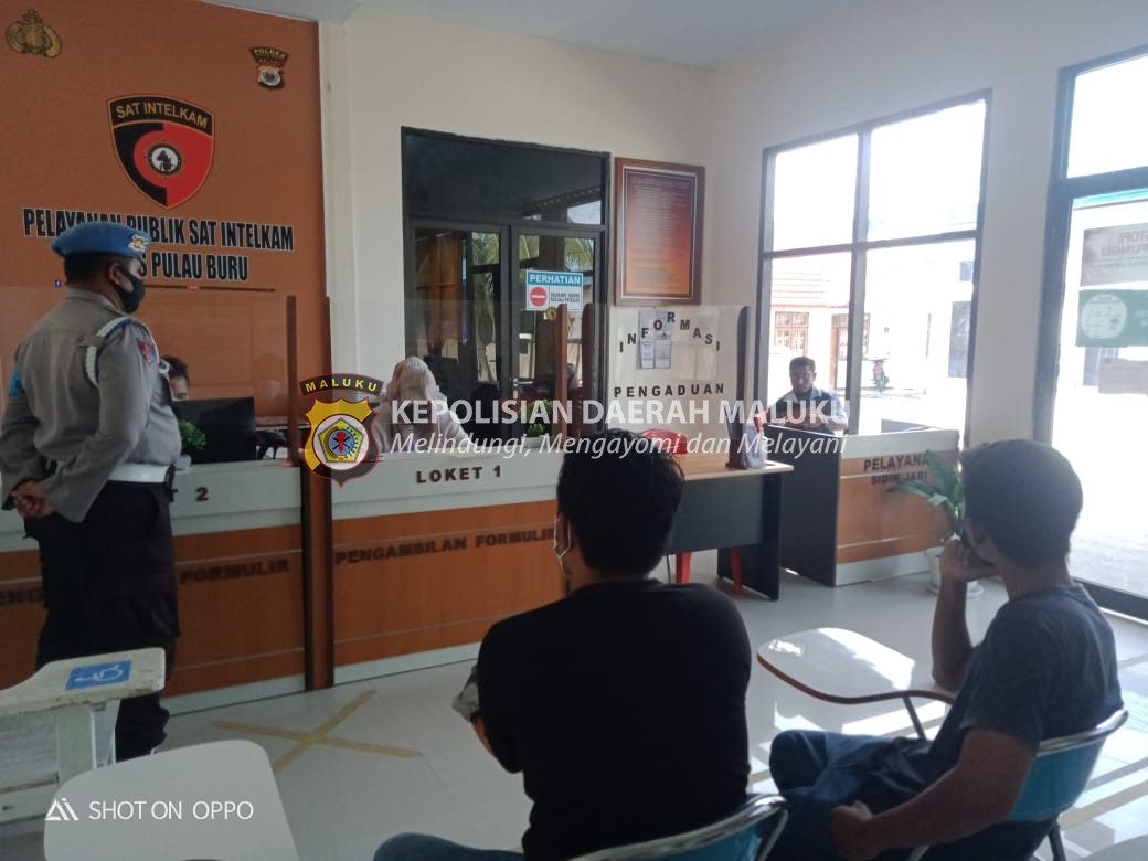 Anggota Provos Polres Buru Cek Dan Kontrol Anggota Di Ruang Pelayanan